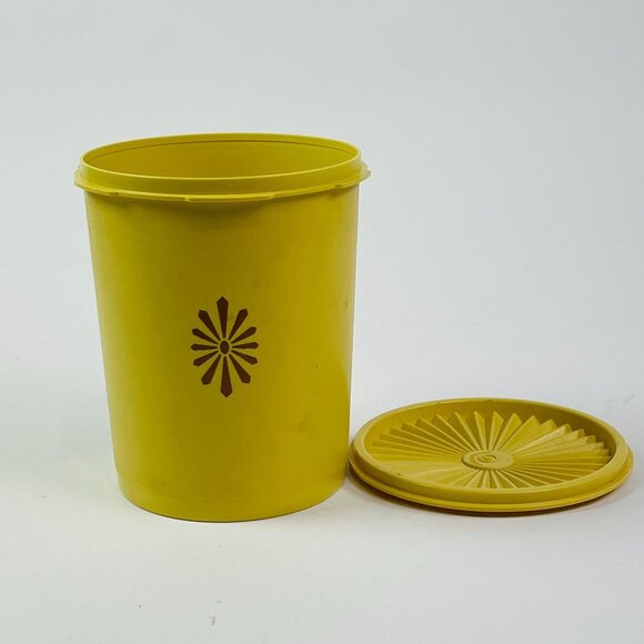 Vintage Tupperware 809-3 Yellow Round Storage Container With Lid - Picture 2 of 5